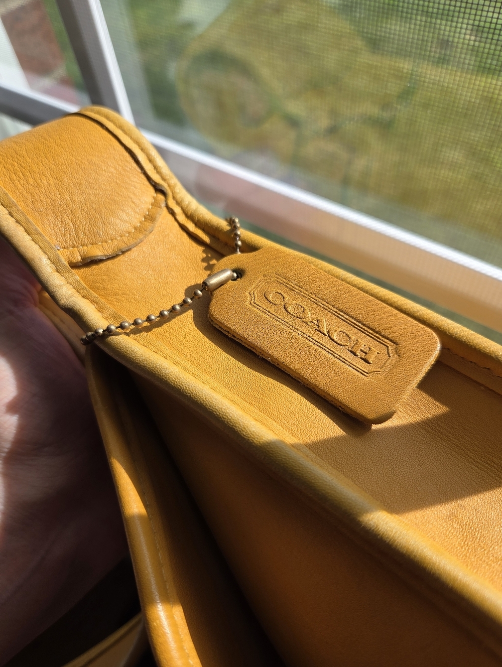 Coach Ergo 9034 1990s Yellow Glove Tanned Leather - Picture 15 of 16